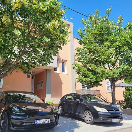 Apartment Gamma With Hydromassage Mini Pool Near Split Zrnovnica Ngoại thất bức ảnh