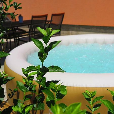 Apartment Gamma With Hydromassage Mini Pool Near Split Zrnovnica Ngoại thất bức ảnh