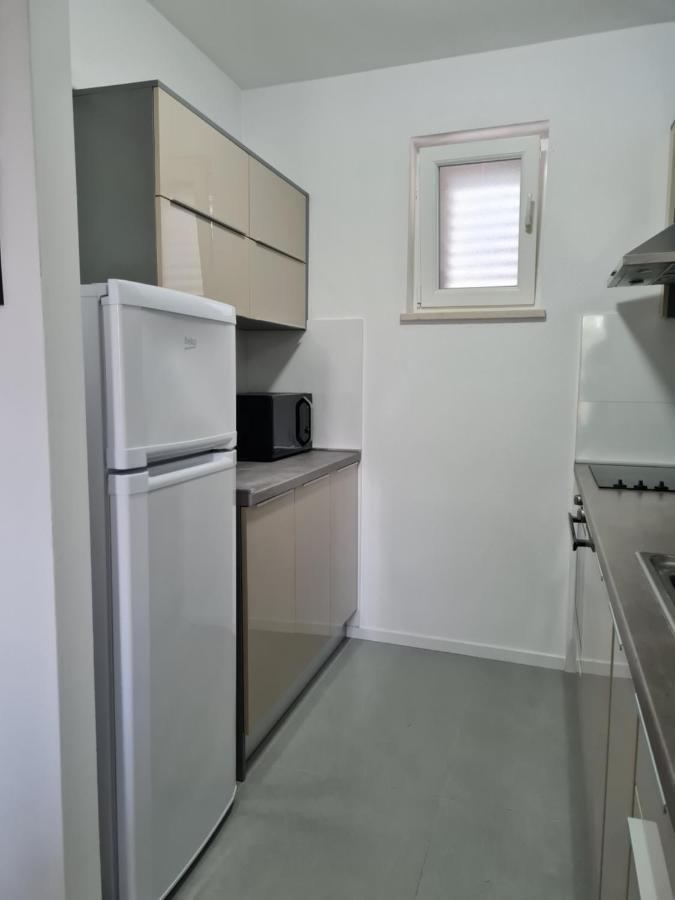 Apartment Gamma With Hydromassage Mini Pool Near Split Zrnovnica Ngoại thất bức ảnh