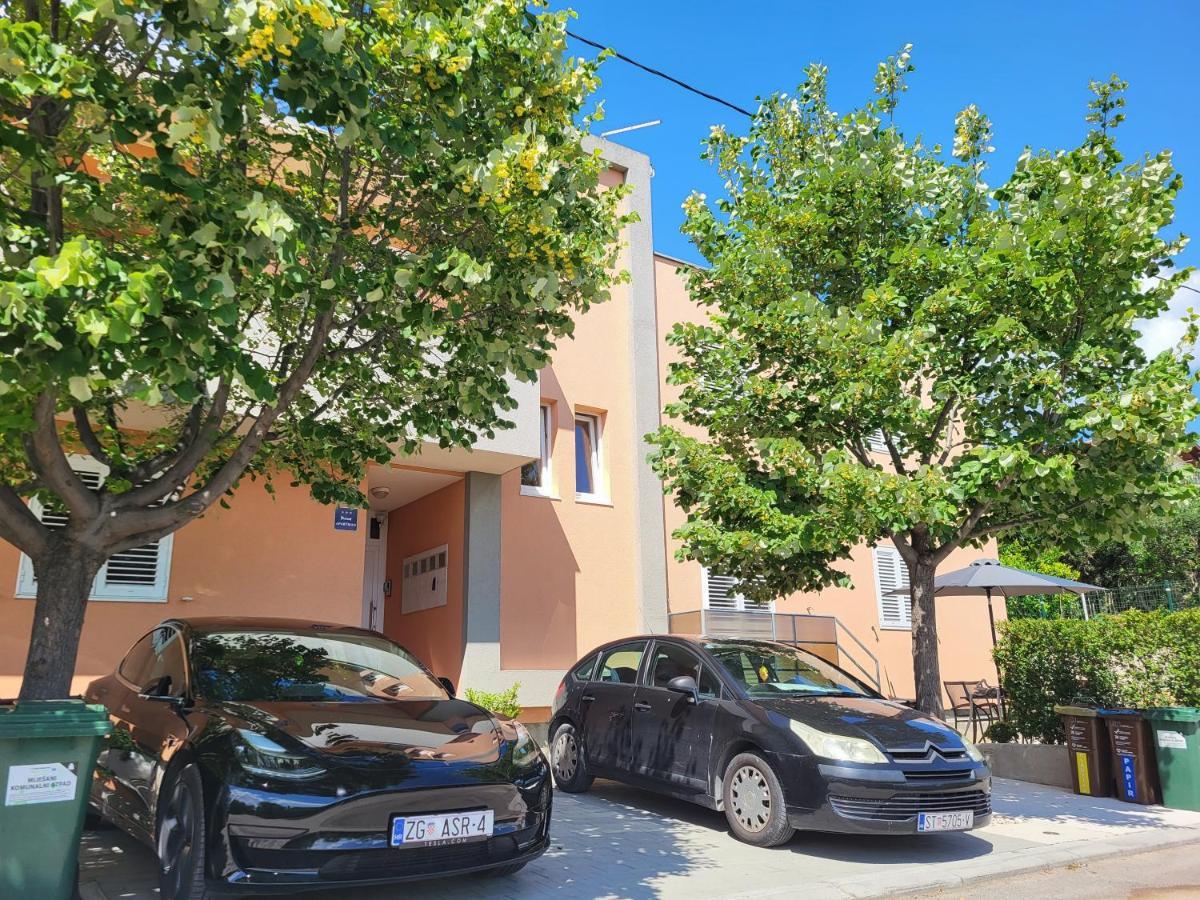 Apartment Gamma With Hydromassage Mini Pool Near Split Zrnovnica Ngoại thất bức ảnh