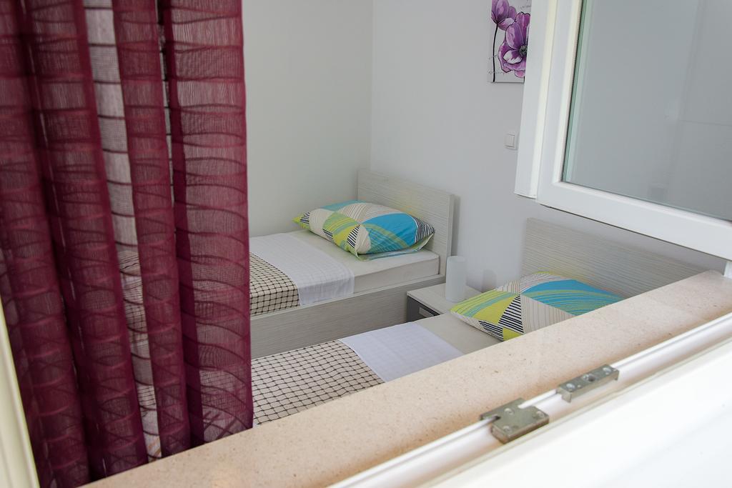 Apartment Gamma With Hydromassage Mini Pool Near Split Zrnovnica Ngoại thất bức ảnh