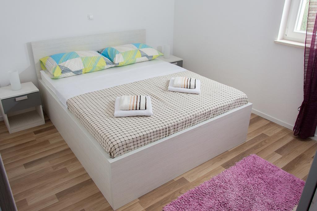 Apartment Gamma With Hydromassage Mini Pool Near Split Zrnovnica Ngoại thất bức ảnh