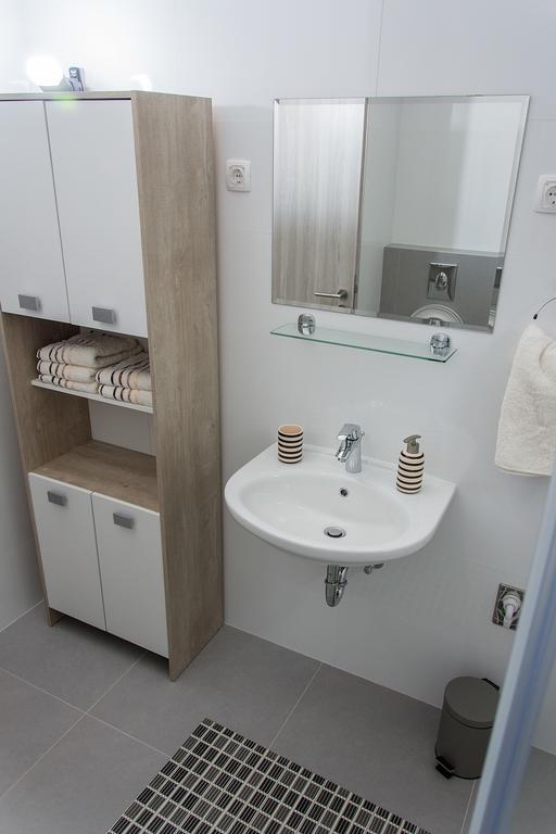 Apartment Gamma With Hydromassage Mini Pool Near Split Zrnovnica Ngoại thất bức ảnh