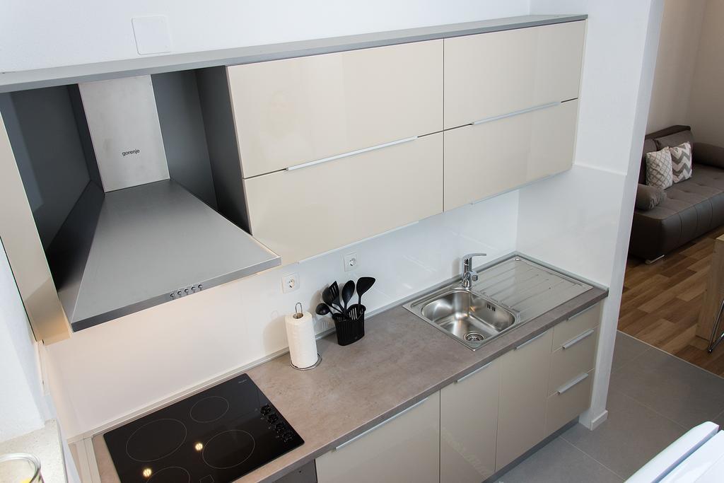 Apartment Gamma With Hydromassage Mini Pool Near Split Zrnovnica Ngoại thất bức ảnh