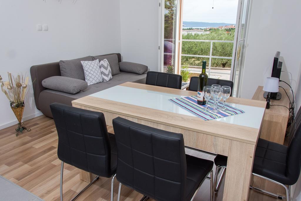 Apartment Gamma With Hydromassage Mini Pool Near Split Zrnovnica Ngoại thất bức ảnh