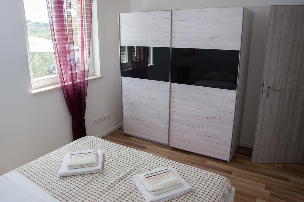 Apartment Gamma With Hydromassage Mini Pool Near Split Zrnovnica Ngoại thất bức ảnh